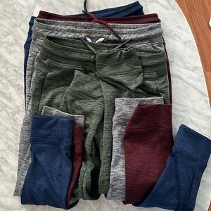 4 pairs of Kid joggers 4t vineyard vines